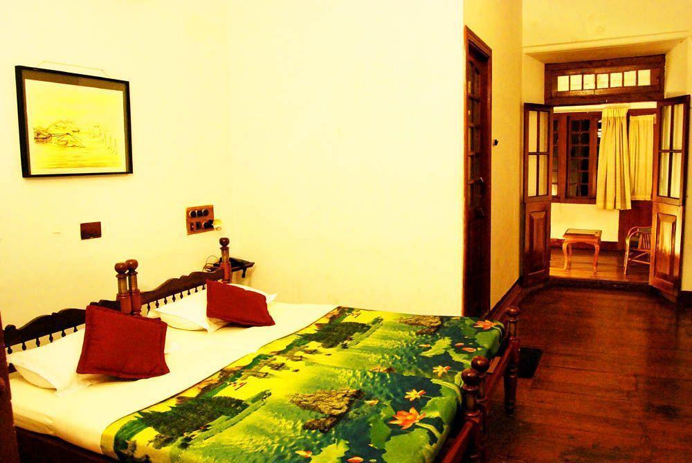 Rossitta Wood Castle Bed & Breakfast Kochi Exterior foto